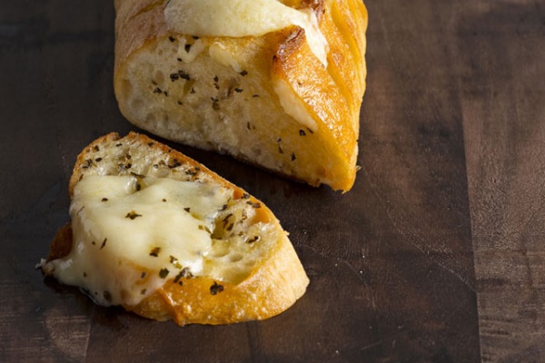 Pan De Ajo Con Queso